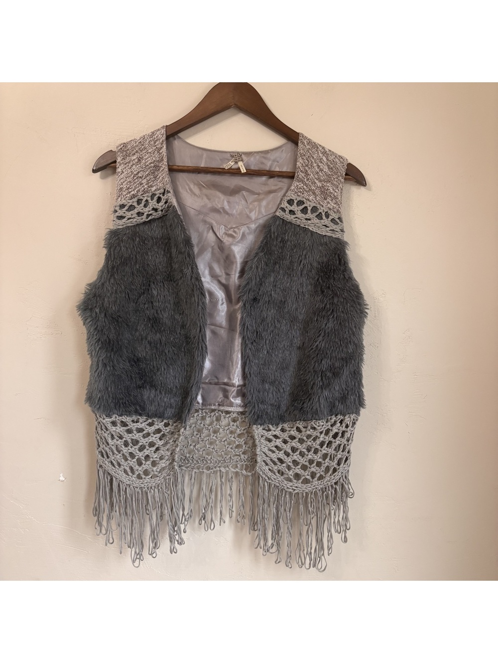 BKE Boho Faux Fur Vest Women’s Gray Crochet Fringe Open Front Layering Piece L